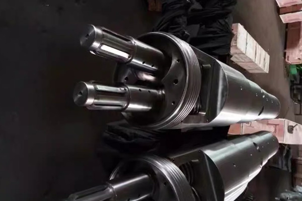 雙螺桿橡膠擠出機(jī)的螺桿機(jī)筒實(shí)拍照片