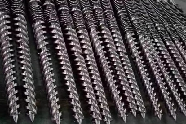 單螺桿橡膠擠出機(jī)的螺桿實(shí)拍照片