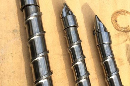 注塑機螺桿上的粘料如何去除？小編來支招！